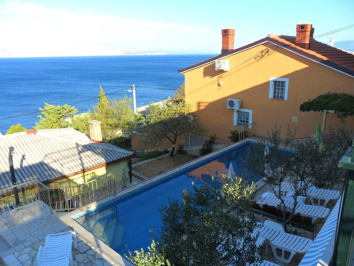 Apartments Zlato - With Pool Senj  Luaran gambar