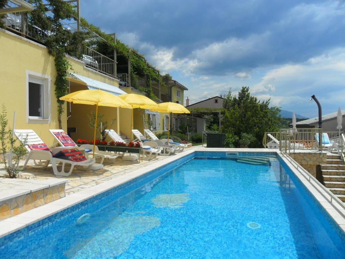 Apartments Zlato - With Pool Senj  Luaran gambar